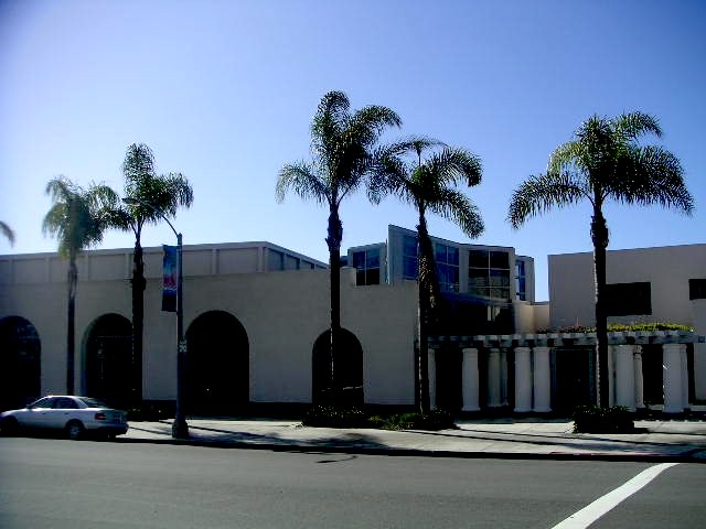 MCA colonnade, La Jolla
